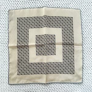 Gucci Vintage Beige Navy 80s Accessory Collection Silk Italy Pocket Square GG